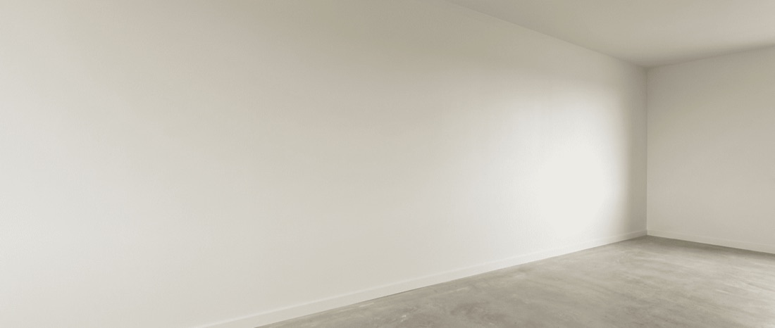 Opgeleverde wand, egaal onder schuin invallend licht